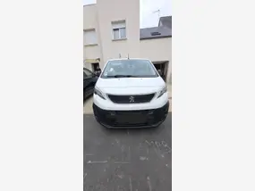 peugeot-traveller-2017-manual-157000-km-diesel-1