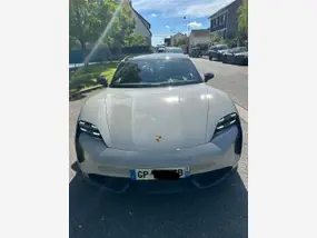 porsche-taycan-2023-auto-15000-km-électrique-1