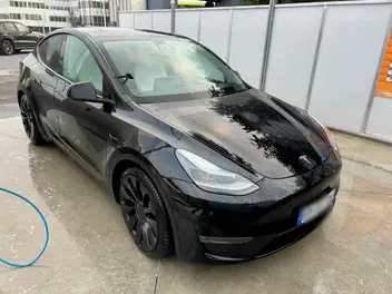 tesla-model-y-2023-auto-74000-km-électrique