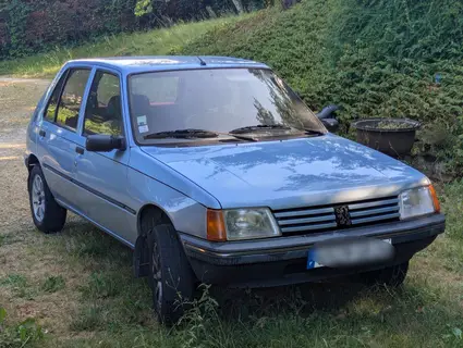 PEUGEOT 205