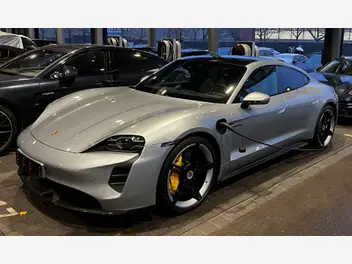 porsche-taycan-2020-auto-88000-km-électrique