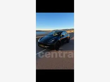tesla-model-y-2023-auto-105000-km-électrique