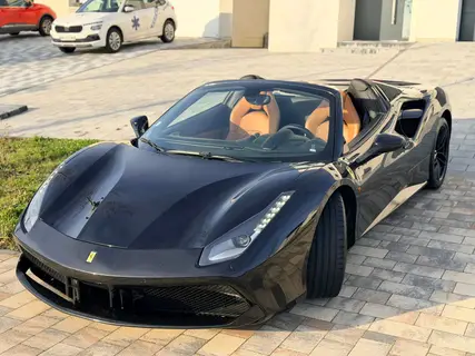 FERRARI 488