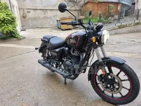 royal-enfield-meteor-350-2025-150-km-essence-1