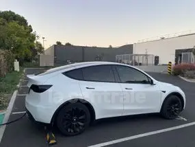 tesla-model-y-2023-auto-102000-km-électrique-1