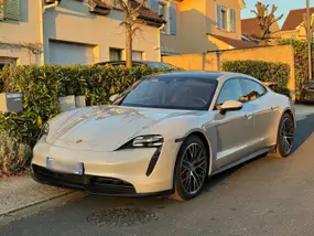 porsche-taycan-2020-auto-59700-km-électrique-1
