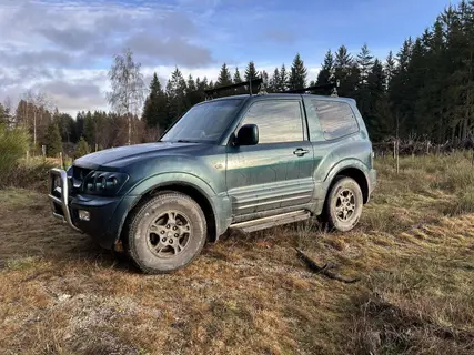MITSUBISHI PAJERO