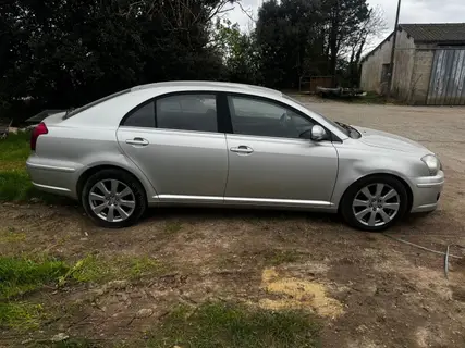TOYOTA AVENSIS