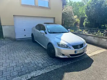LEXUS