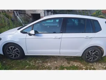 volkswagen-golf-sportsvan-2017-auto-164000-km-essence