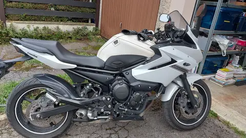 YAMAHA XJ6