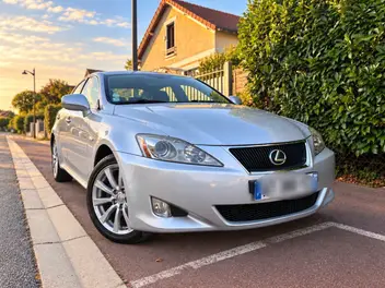 LEXUS