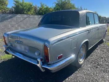 ROLLS ROYCE SILVER SHADOW 6.8 V8 LWB