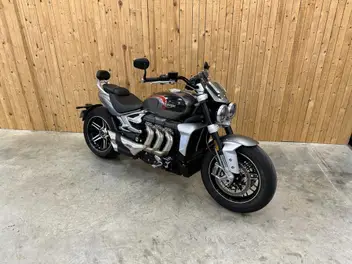 triumph-rocket-iii-2500-2021-manual-3500-km-essence