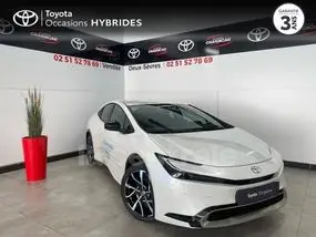 toyota-prius-v-2025-auto-8000-km-hybrides-1