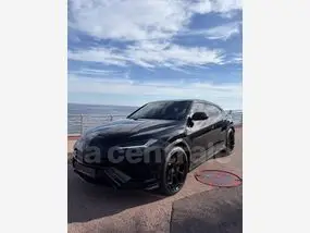 lamborghini-urus-2023-auto-9425-km-essence-1