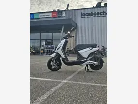 piaggio-piaggo-1-+-2023-manual-8-km-électrique-1