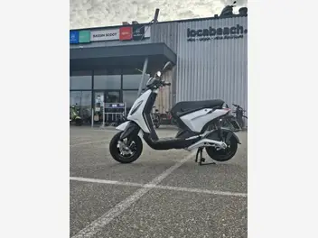 piaggio-piaggo-1-+-2023-manual-8-km-électrique