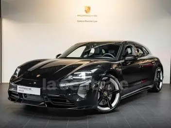 porsche-taycan-sport-turismo-2023-auto-8000-km-électrique