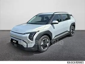 kia-ev3-2025-auto-10000-km-électrique-1