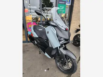 yamaha-x-max-125-2025-auto-200-km-essence