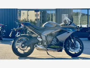 triumph-daytona-660-2024-manual-700-km-essence