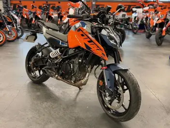 ktm-duke-125-2025-manual-2650-km-essence