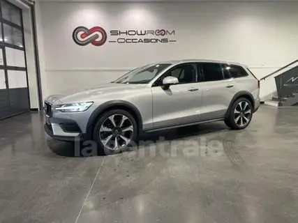 VOLVO V60 CROSS COUNTRY