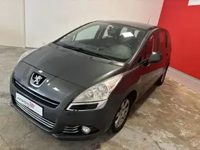 peugeot-5008-2013-auto-261000-km-diesel-1