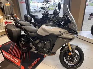 yamaha-tracer-9-gt+-2025-auto-300-km-essence