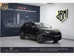 VIDEO - La Fiat 600 plonge dans un gros pot de peinture orange VIDEO - La Fiat 600 plonge dans un gros pot de peinture orange
