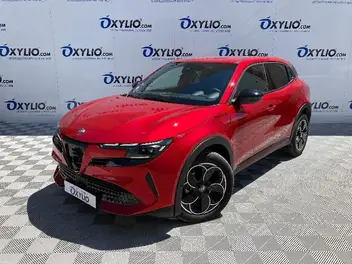 alfa-romeo-junior-2024-auto-5200-km-électrique