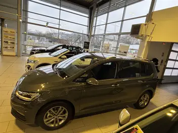 volkswagen-touran-iii-2026-auto-10-km-essence