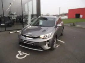 kia-stonic-phase-2-2024-manual-18859-km-essence-1