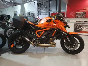 ktm-super-duke-1390-r-2025-manual-4600-km-essence-1