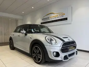 mini-iii-5p-2018-auto-84096-km-essence-1