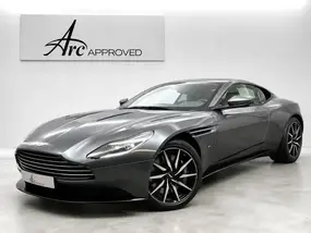 aston-martin-db11-2017-auto-19959-km-essence-1