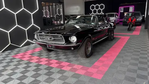 FORD MUSTANG