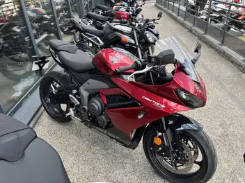 triumph-daytona-2025-manual-465-km-essence