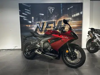 triumph-daytona-660-2025-manual-151-km-essence