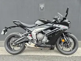 triumph-daytona-660-2026-manual-1012-km-essence-1