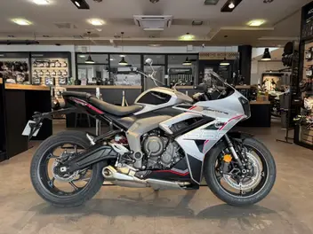 triumph-daytona-660-2026-manual-394-km-essence