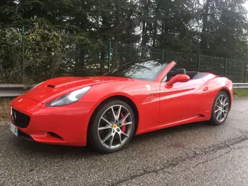 ferrari-california-2010-auto-24500-km-essence
