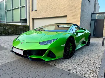lamborghini-huracan-spyder-2024-auto-700-km-essence