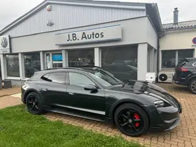 porsche-taycan-2023-auto-39900-km-électrique-1