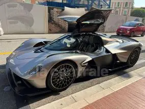 aston-martin-valkyrie-2024-auto-80-km-essence-1