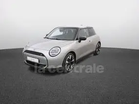 mini-4-electric-3p-2024-auto-4827-km-électrique-1