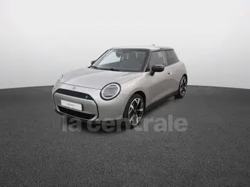 mini-4-electric-3p-2024-auto-4501-km-électrique