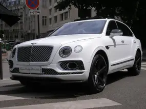 bentley-bentayga-2017-auto-3200-km-essence-1