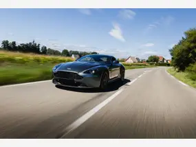 aston-martin-v8-vantage-2016-auto-14900-km-essence-1